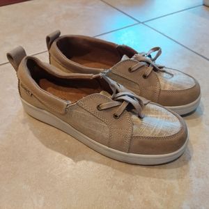 Bearpaw Women's Shoe Size 8 Slip On Suede and Canvas Tan Gold